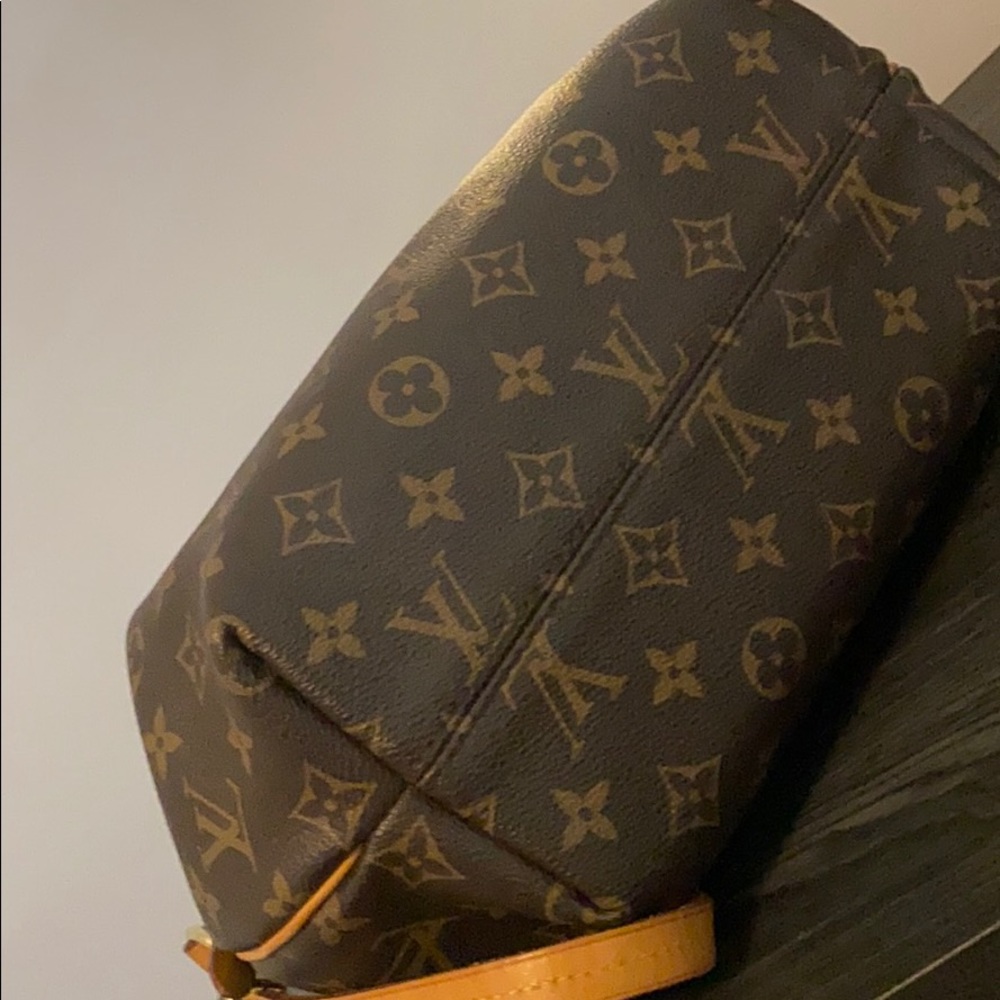 Eye catching 💓LV crossbody💓 - Picture 6 of 16